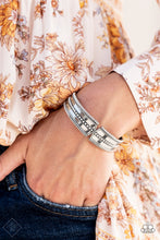 Load image into Gallery viewer, Simply Santa Fe - Complete Trend Blend - October 2022 Fashion Fix - Sabrina&#39;s Bling Collection