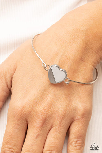 Hidden Intentions - White Shell Heart Charm Bracelet - Sabrina's Bling Collection